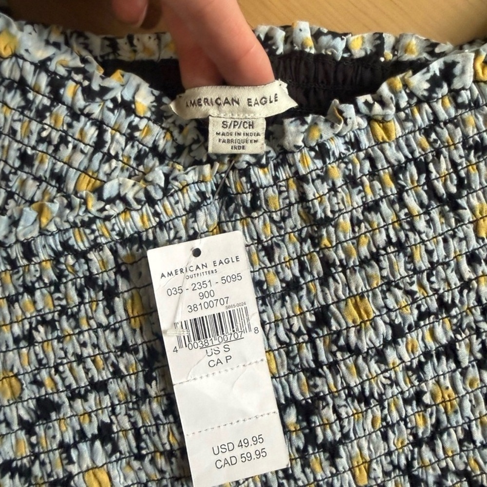 American Eagle Floral Smocked
Cropped Blouse Long Sleeve Size Small
NWT - Picture 5 of 7